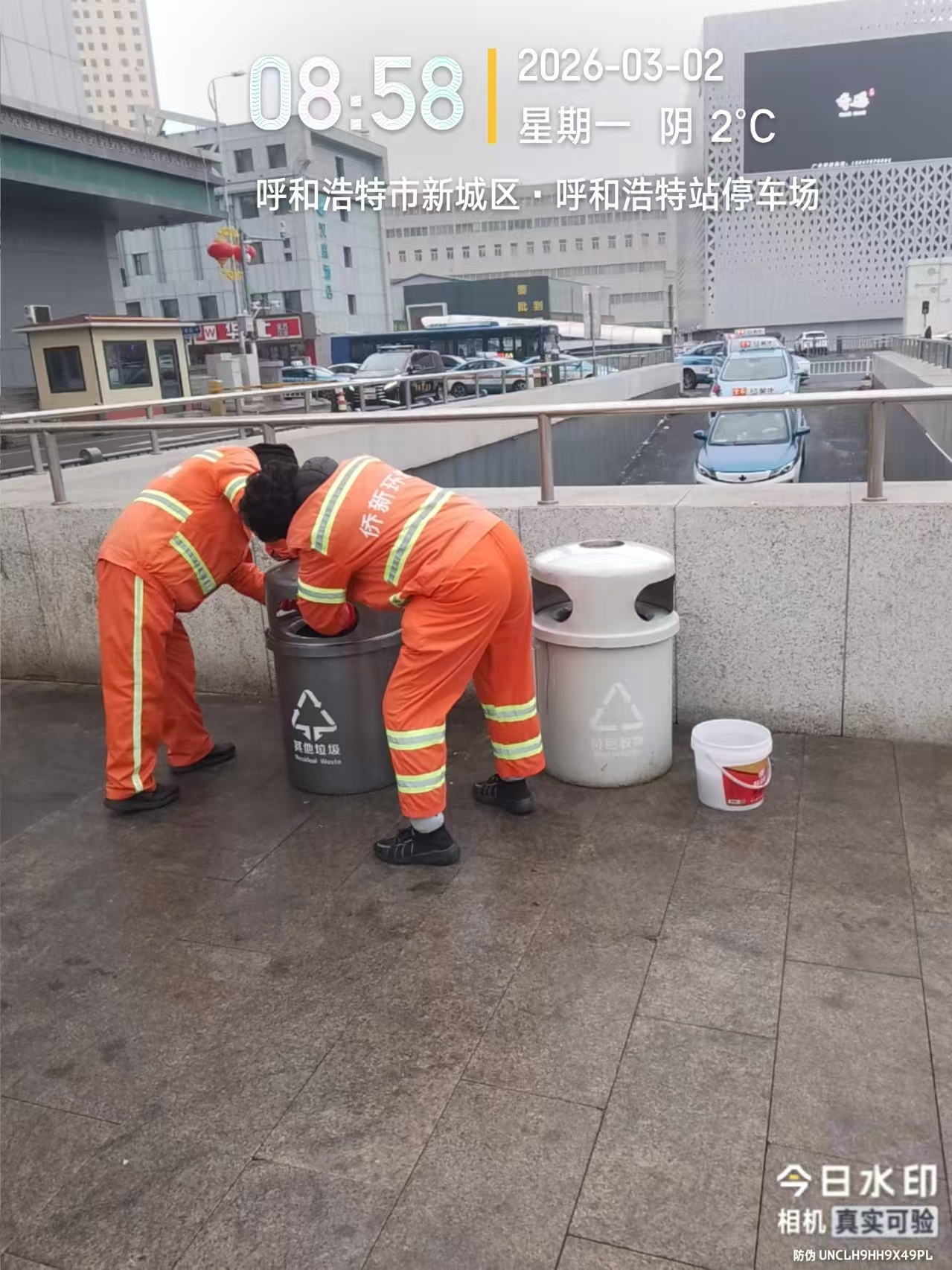 (动态16)开学护航守洁净 环卫暖心伴成长——新城区环境卫生服务中心全力保障开学首日校园周边环境6.jpg