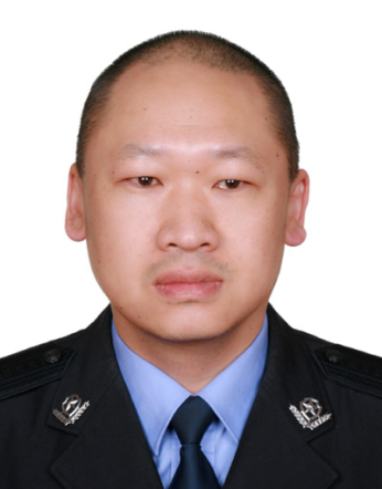  肖  巍