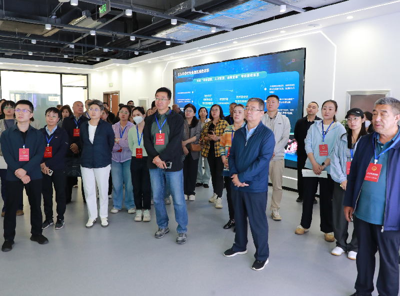 从“城中草原”到“AI高地”： 新城区高质量发展项目获代表委员点赞