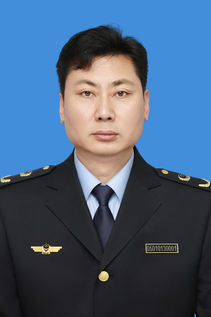  邸海龙