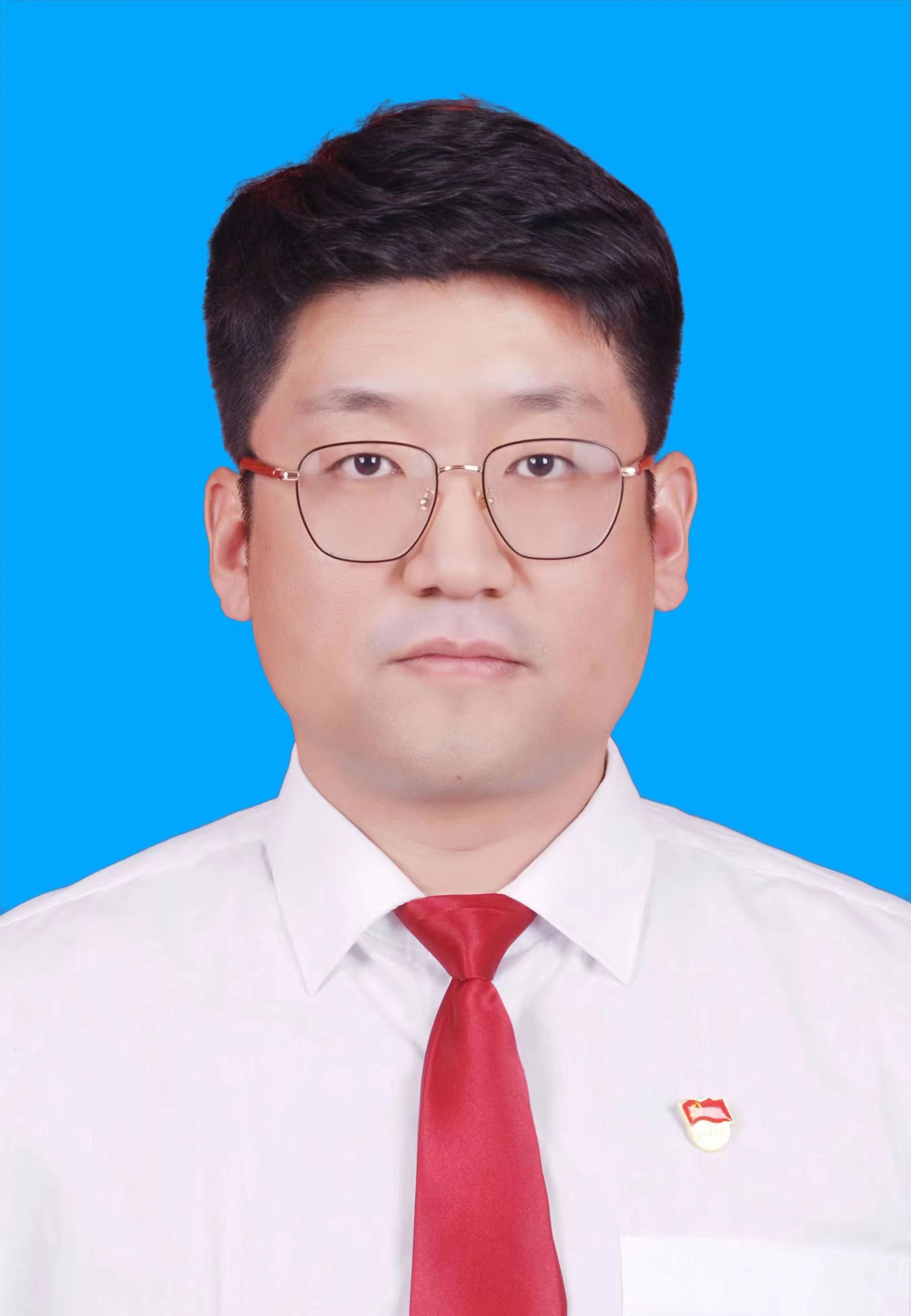  谭  伟
