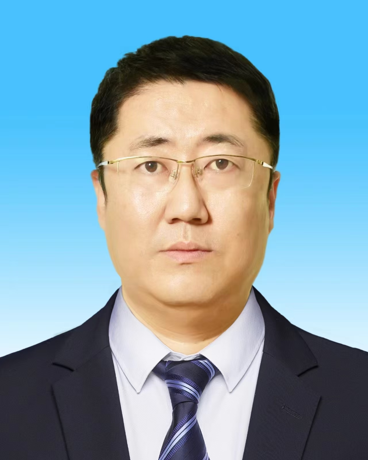  唐  亮