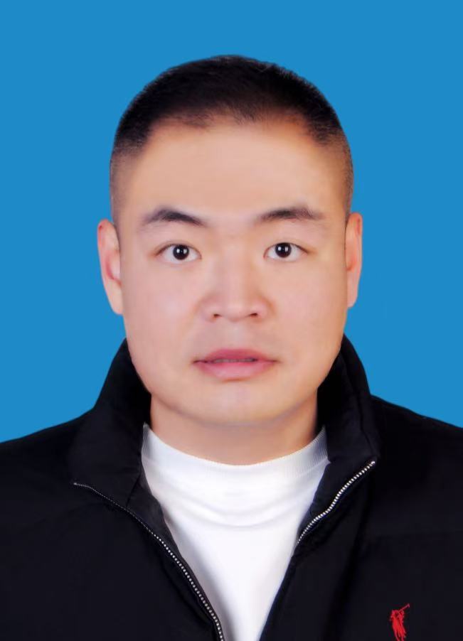  曹  旭