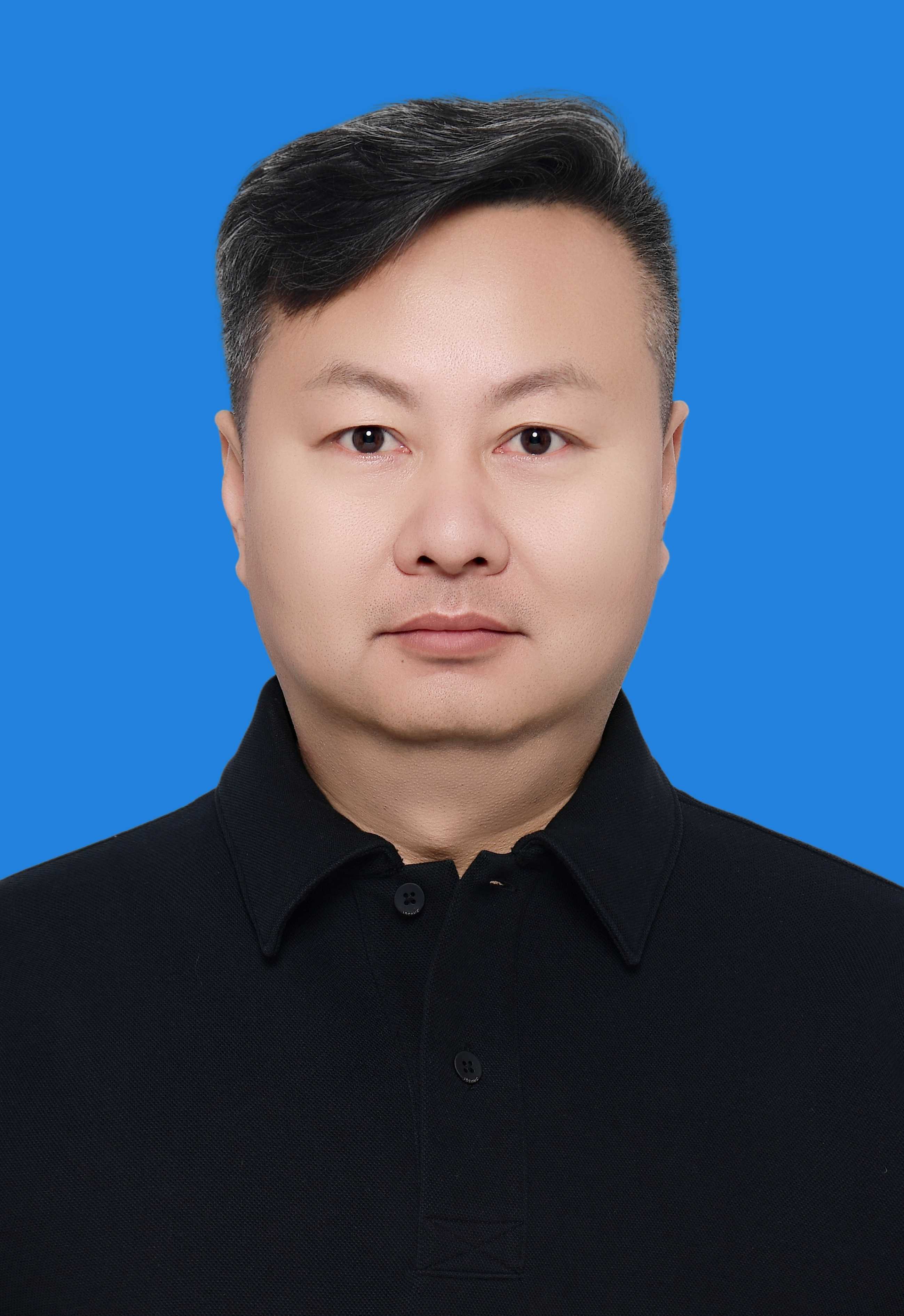  郭  强