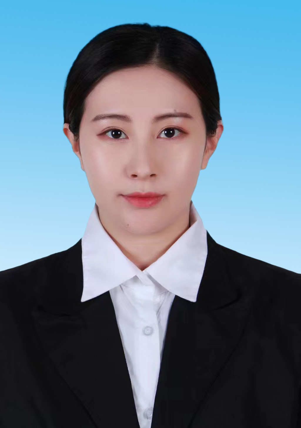  艾  蓉
