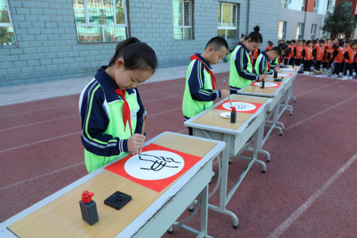 海新小学举办纪念孔子诞辰2574周年大典