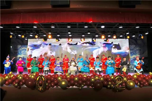 新城区举办“欢乐辞旧迎新年 文明风盛新时代”2025年元旦文艺汇演